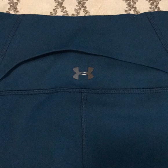 NWOT Under Armour Cropped - Picture 4 of 6